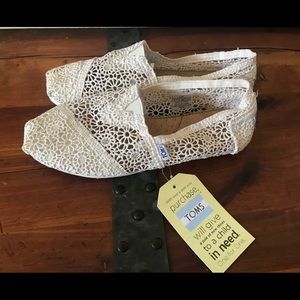 Toms Size 8
